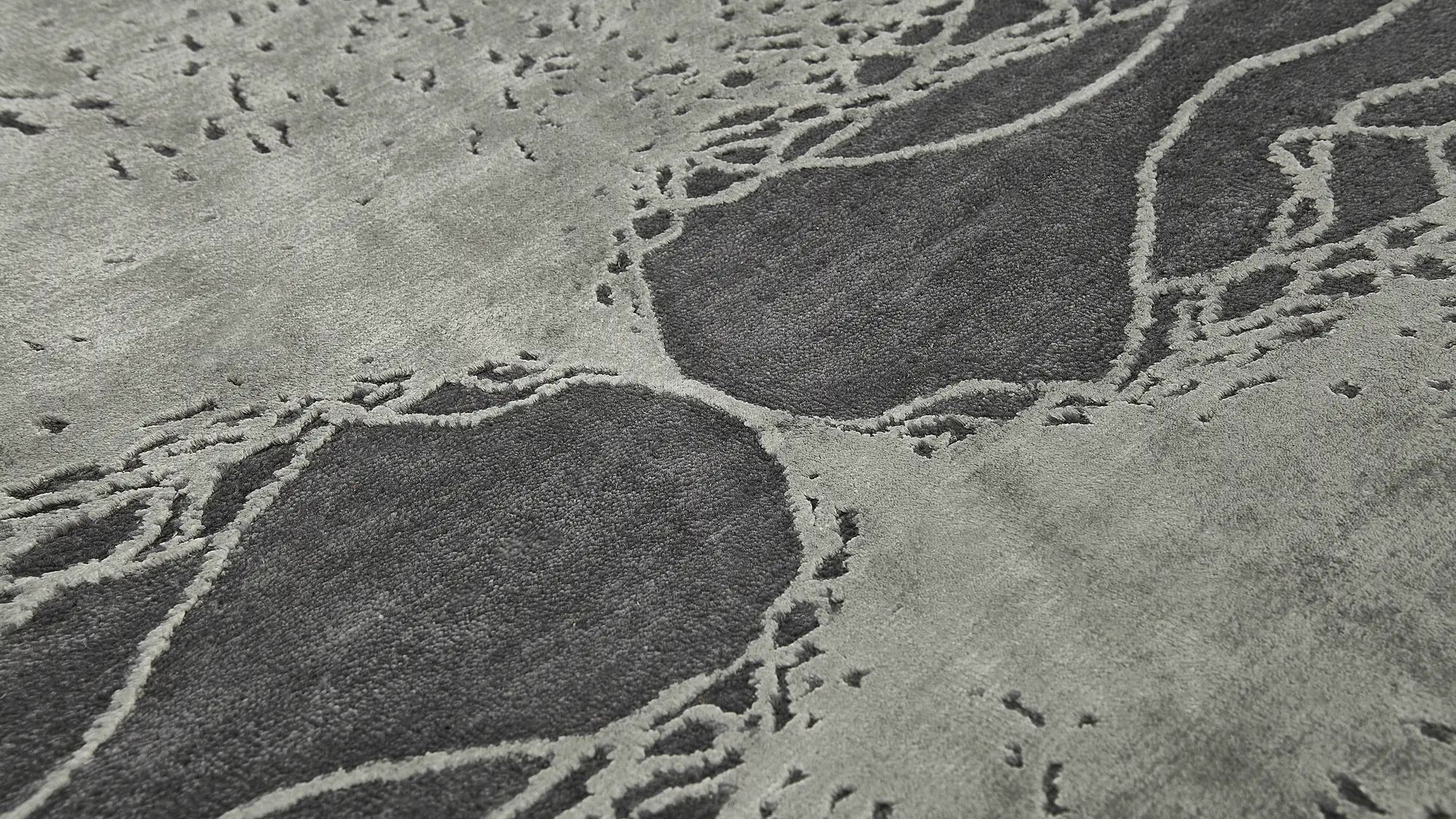 фото ковра ABSTRACTIO ZRP-449 Charcoal-Grey от магазина HandsGallery