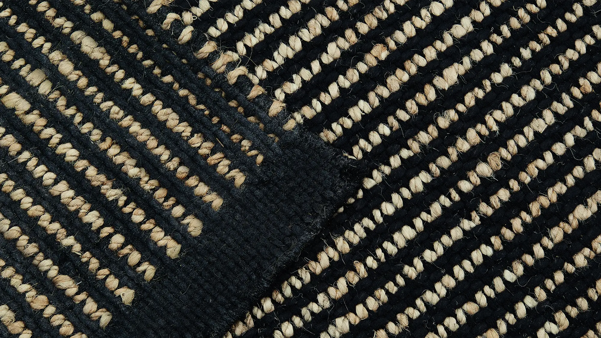 фото ковра DHURRIE Natural/Ebony от магазина HandsGallery