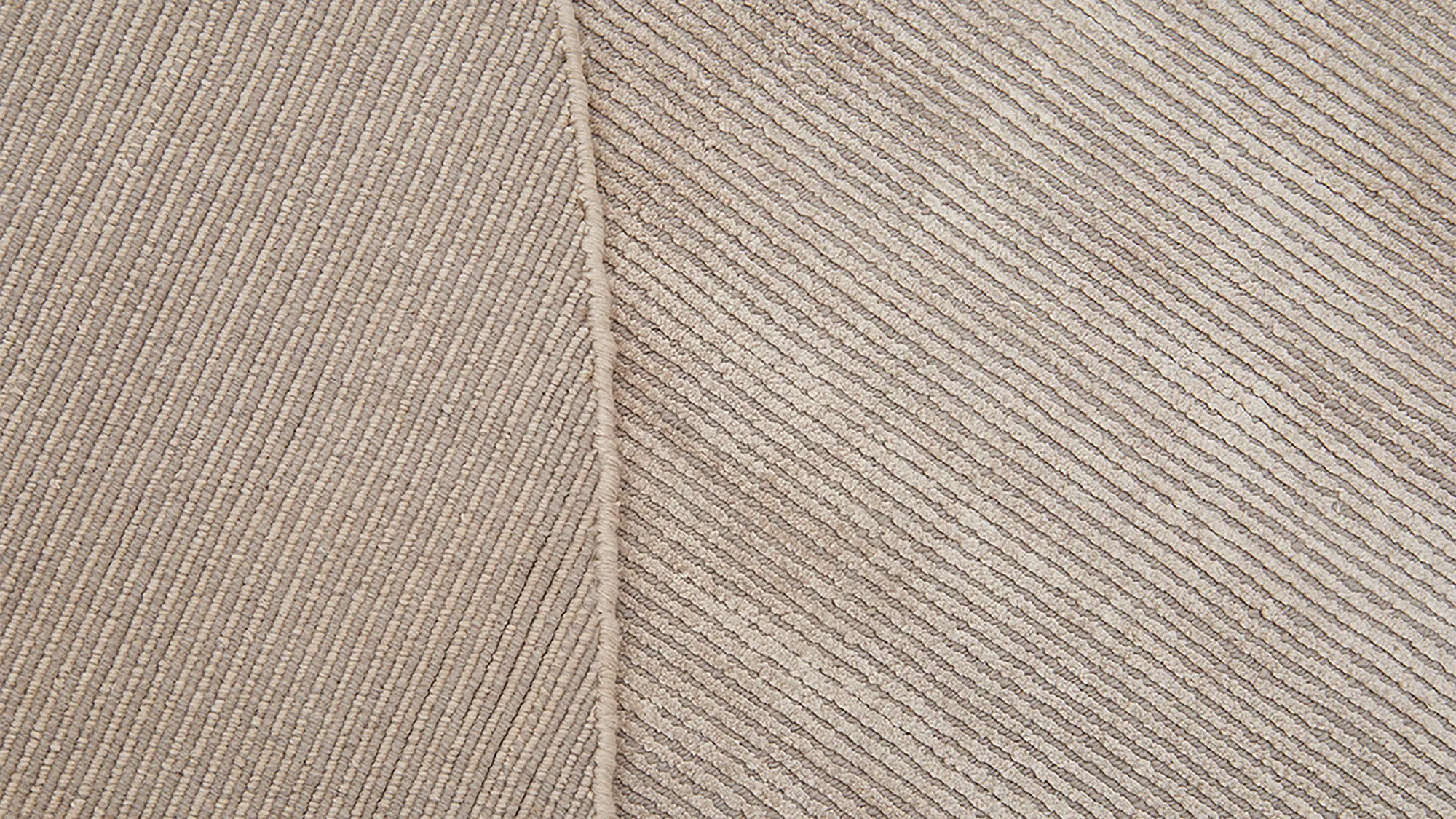 фото ковра PURE GRAY-WAR от магазина HandsGallery