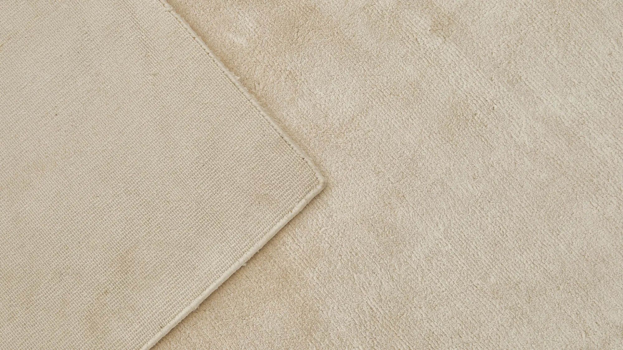 фото ковра PURE Ivory от магазина HandsGallery