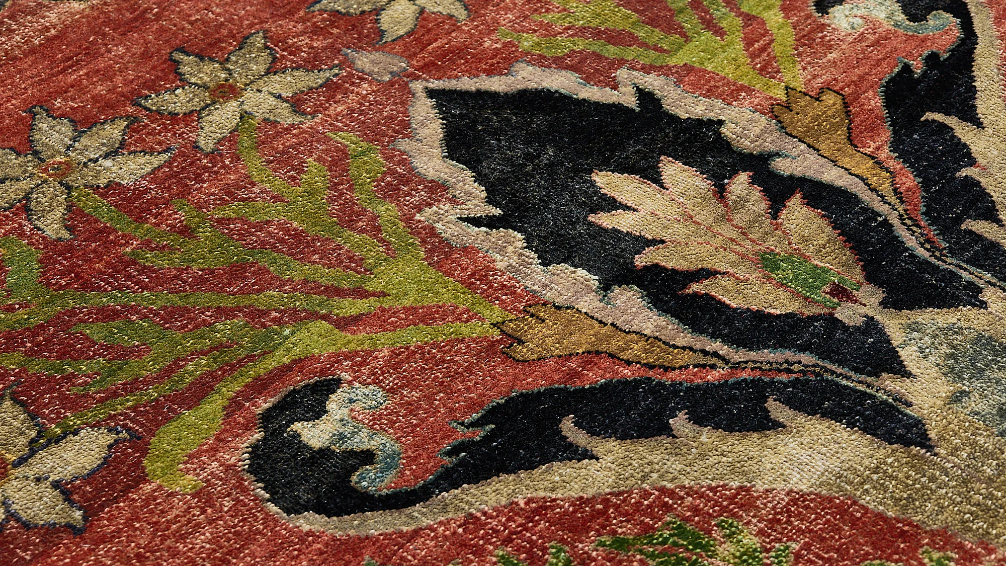 фото ковра HERITAGE AC-228-CRIMSON-LIME от магазина HandsGallery