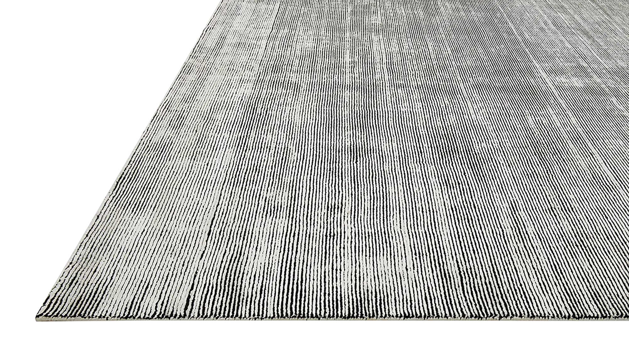 фото ковра PURE BLACK/WHITE HIGH PILE от магазина HandsGallery