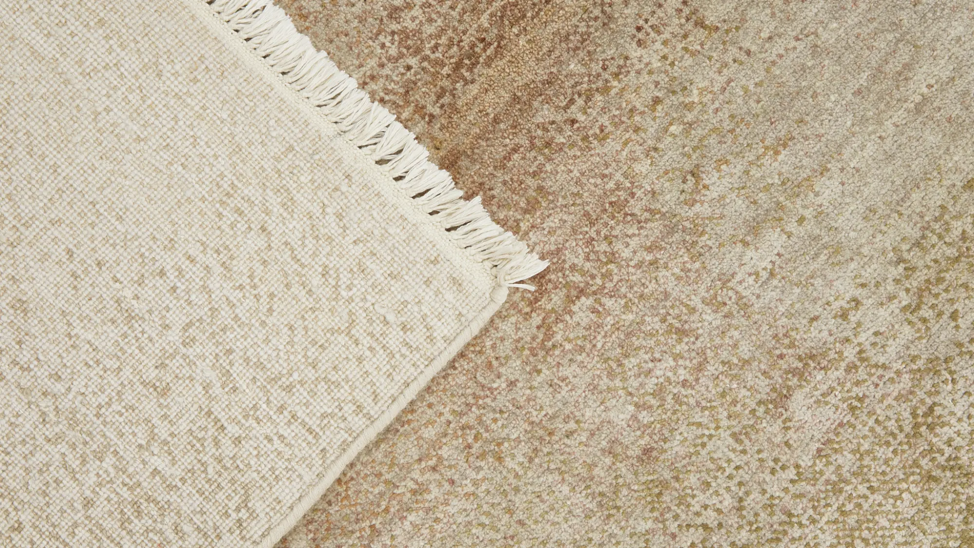 фото ковра ABSTRACTIO White/Dark Ivory от магазина HandsGallery