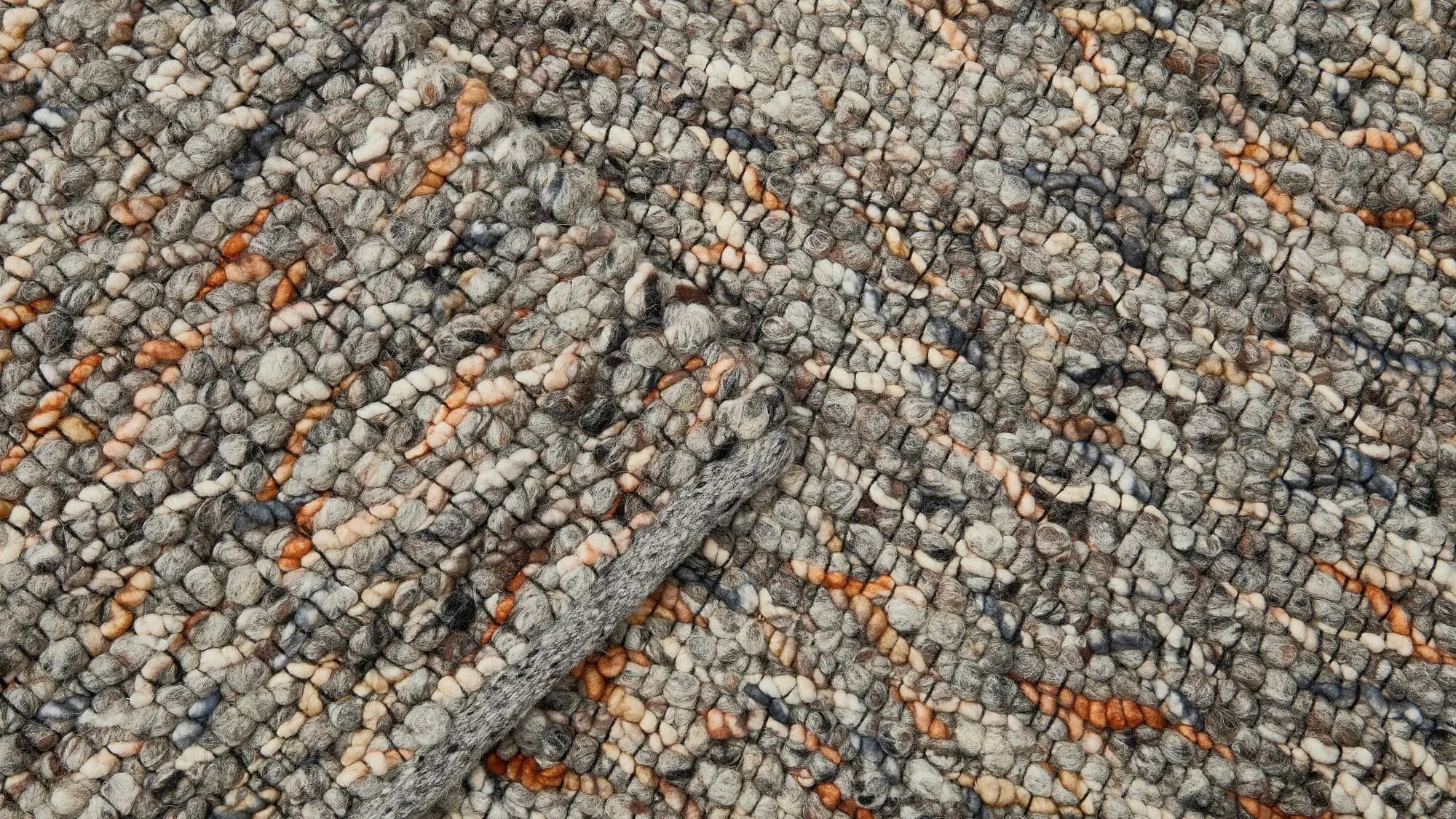 фото ковра HEDEBY Light Smoke Gray/Natural Mushroom от магазина HandsGallery