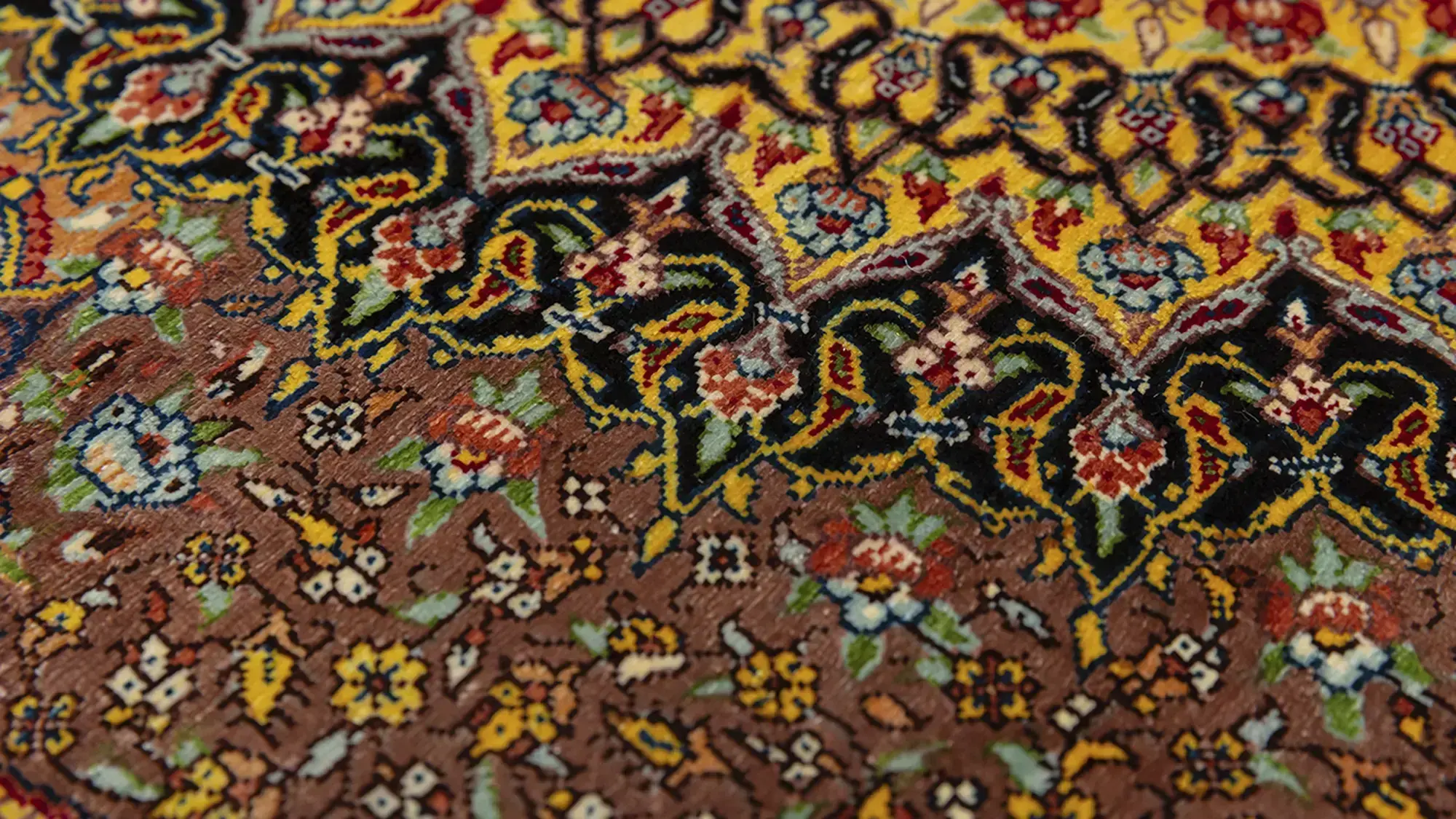 фото ковра TIMELESS Qum 22-27053 мастерская Талокуб от магазина HandsGallery