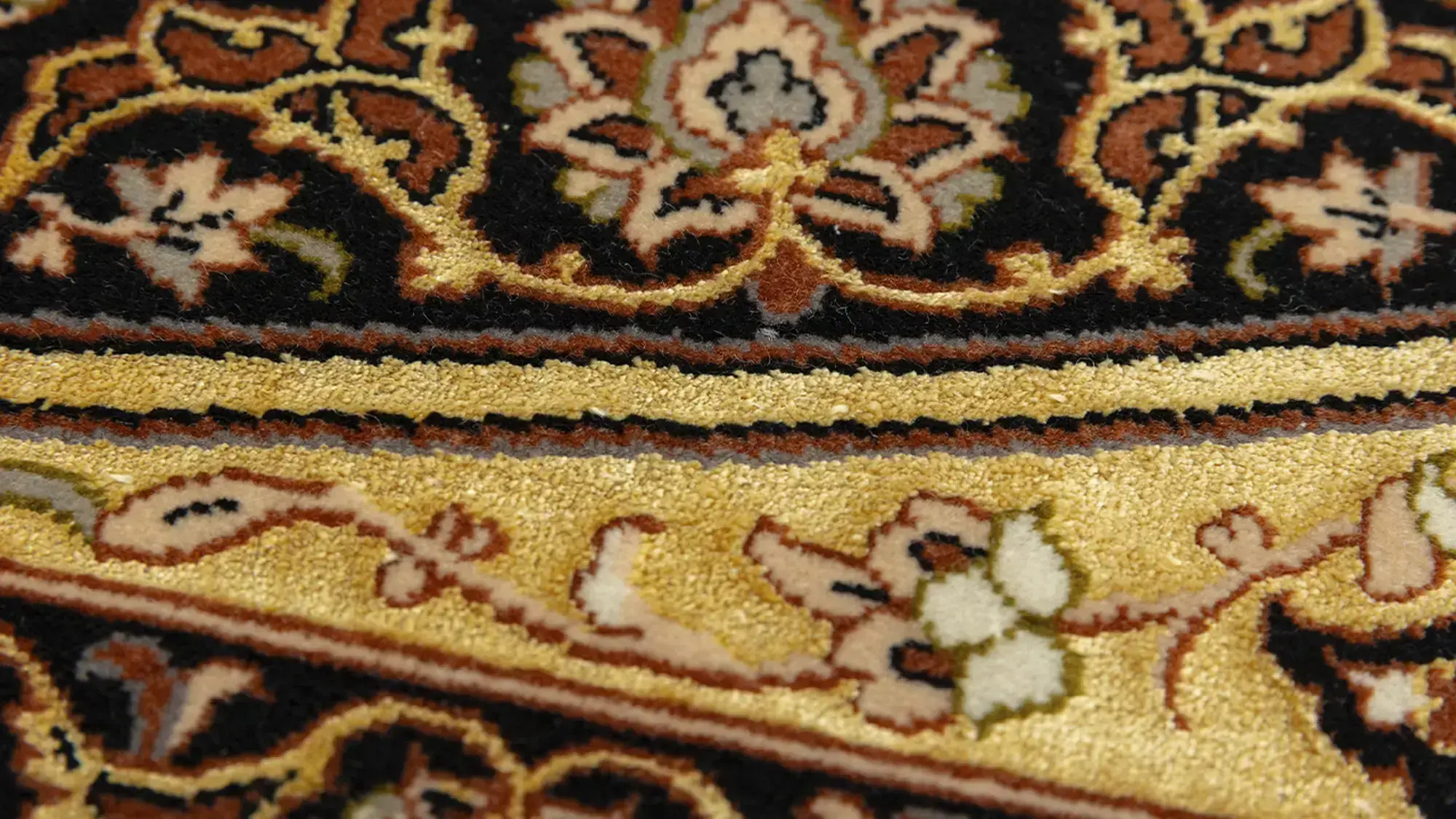 фото ковра TIMELESS Isfahan (Gombad)12-466 от магазина HandsGallery