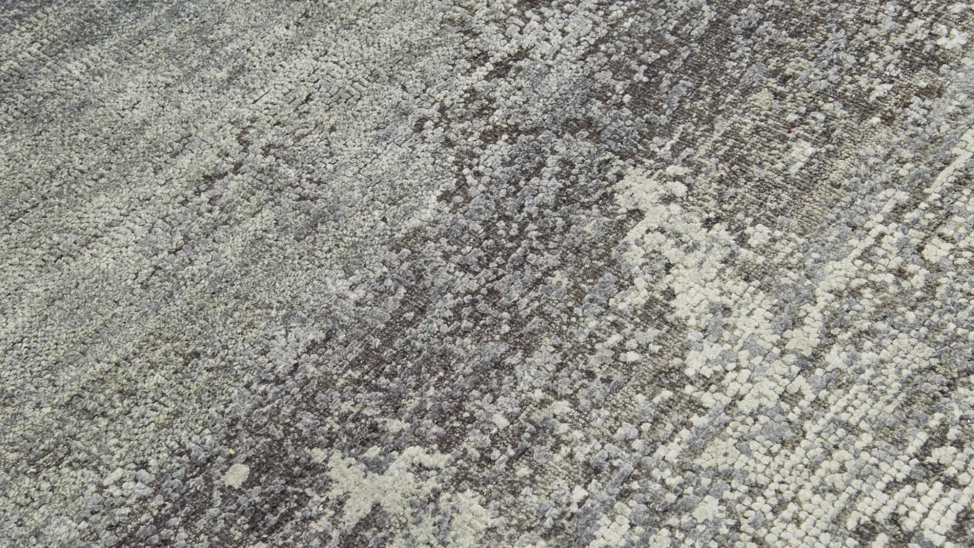 фото ковра ABSTRACTIO Anthracite/Liquorice от магазина HandsGallery