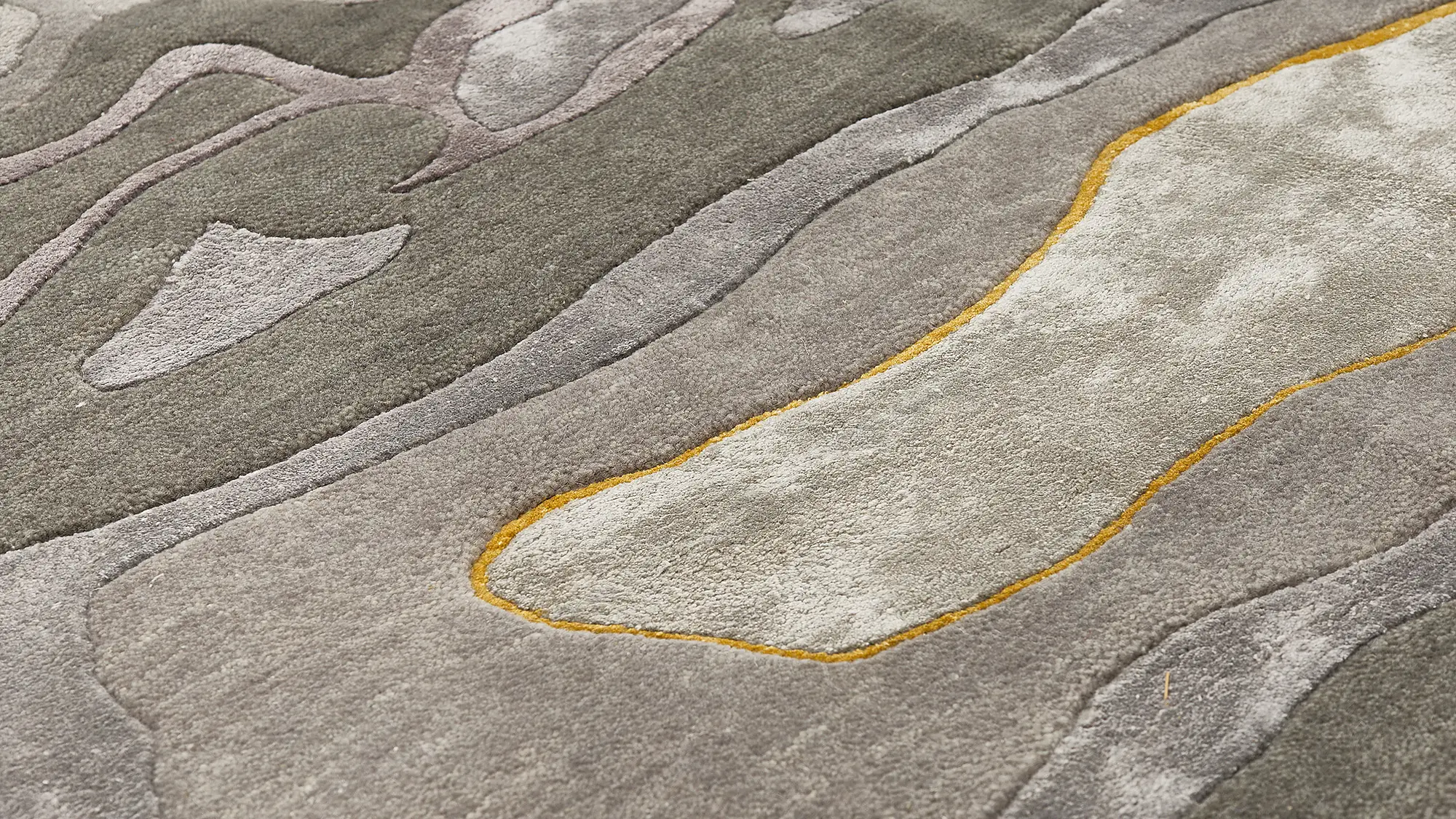 фото ковра ABSTRACTIO GOLD WAVE от магазина HandsGallery