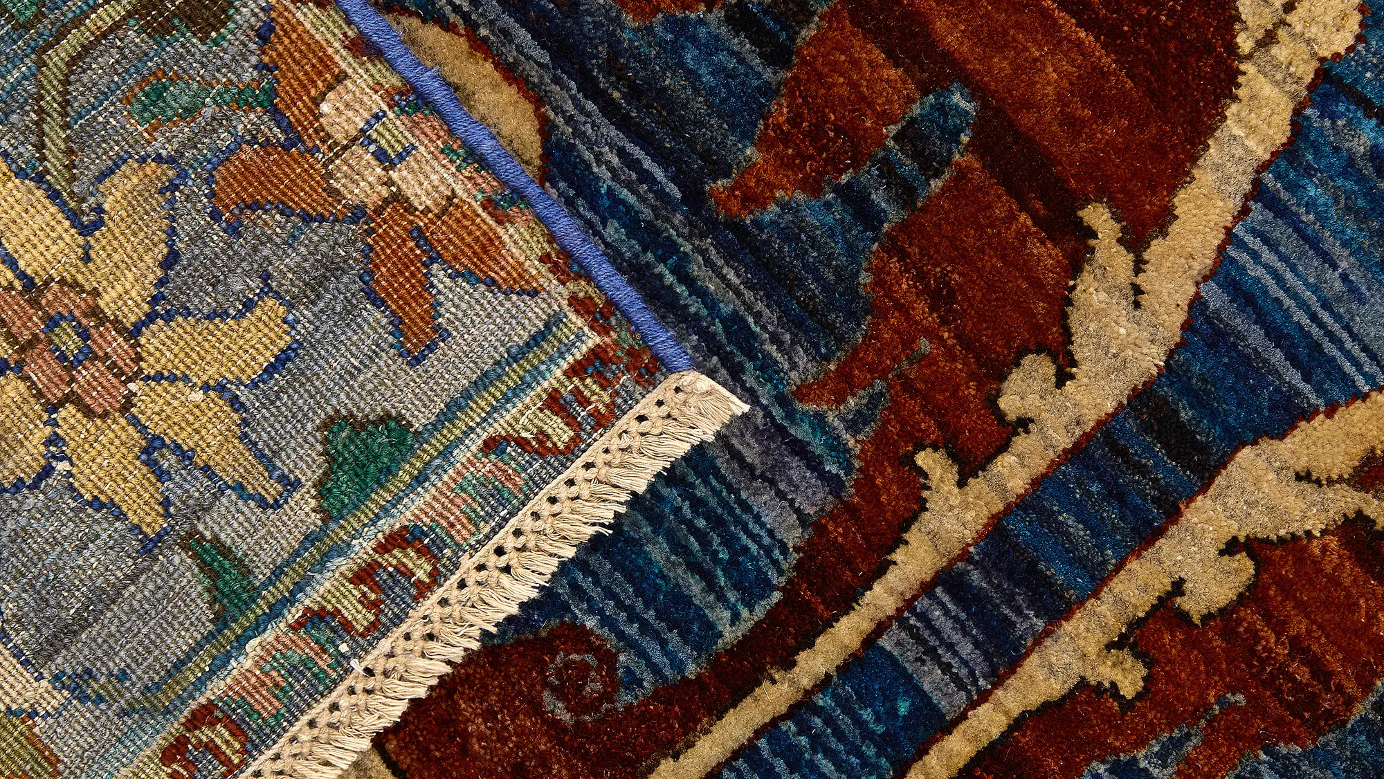 фото ковра HERITAGE AC-228-INDIGO-RED от магазина HandsGallery