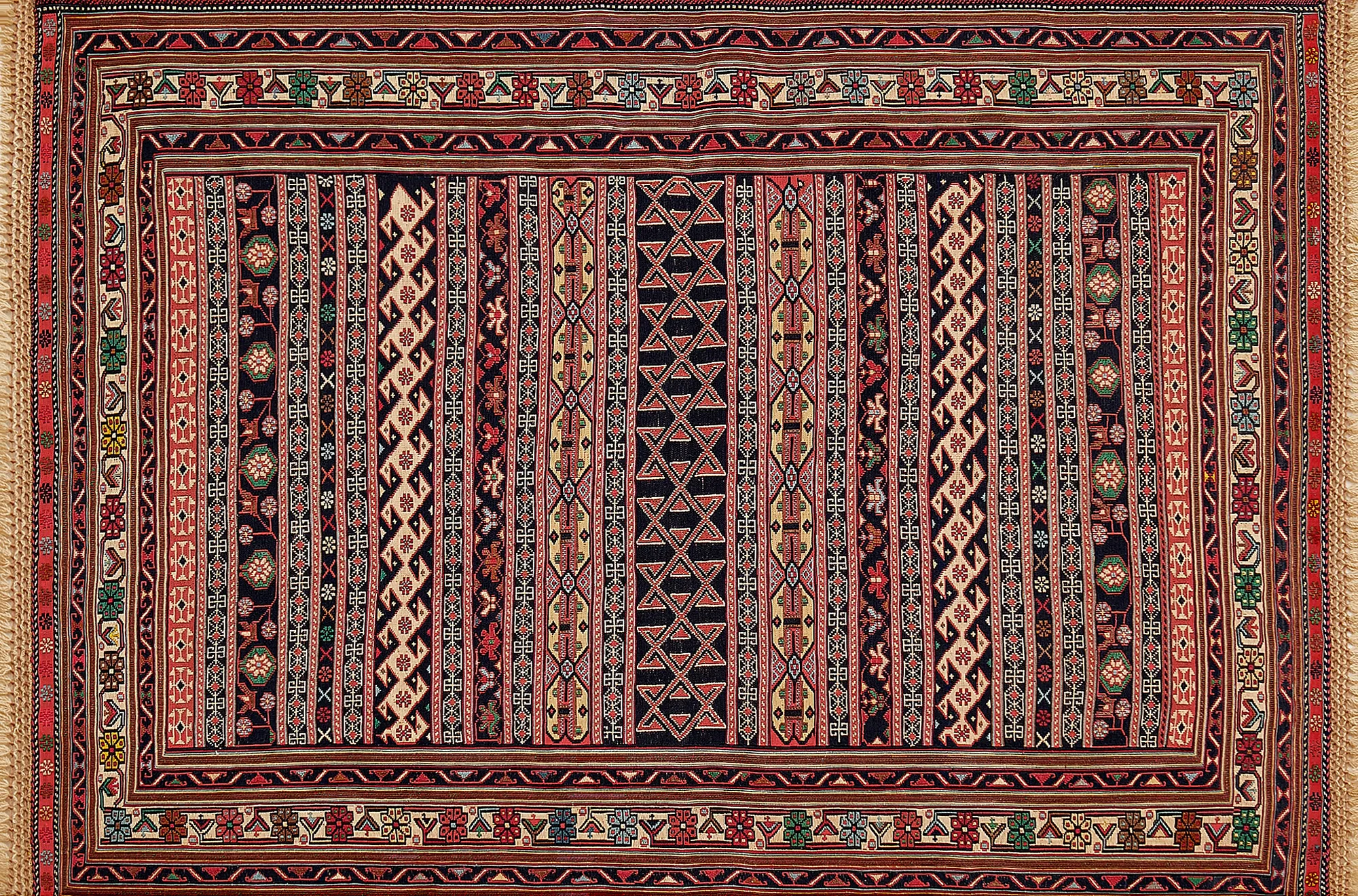 фото ковра TIMELESS MLT-COLOR от магазина HandsGallery
