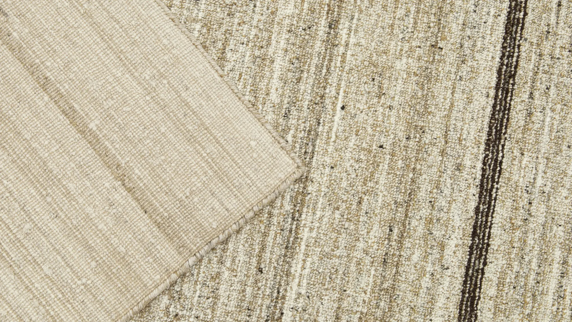 фото ковра HEDEBY Ebony/Antique White от магазина HandsGallery