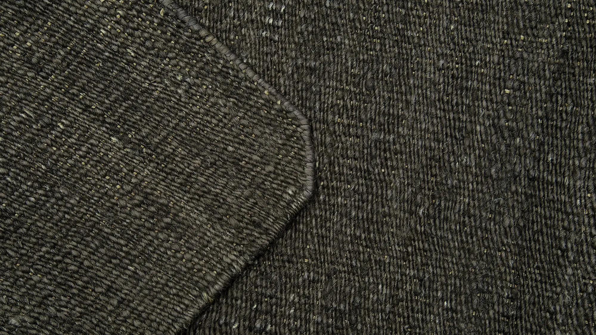 фото ковра DHURRIE Black Olive/Nickel от магазина HandsGallery