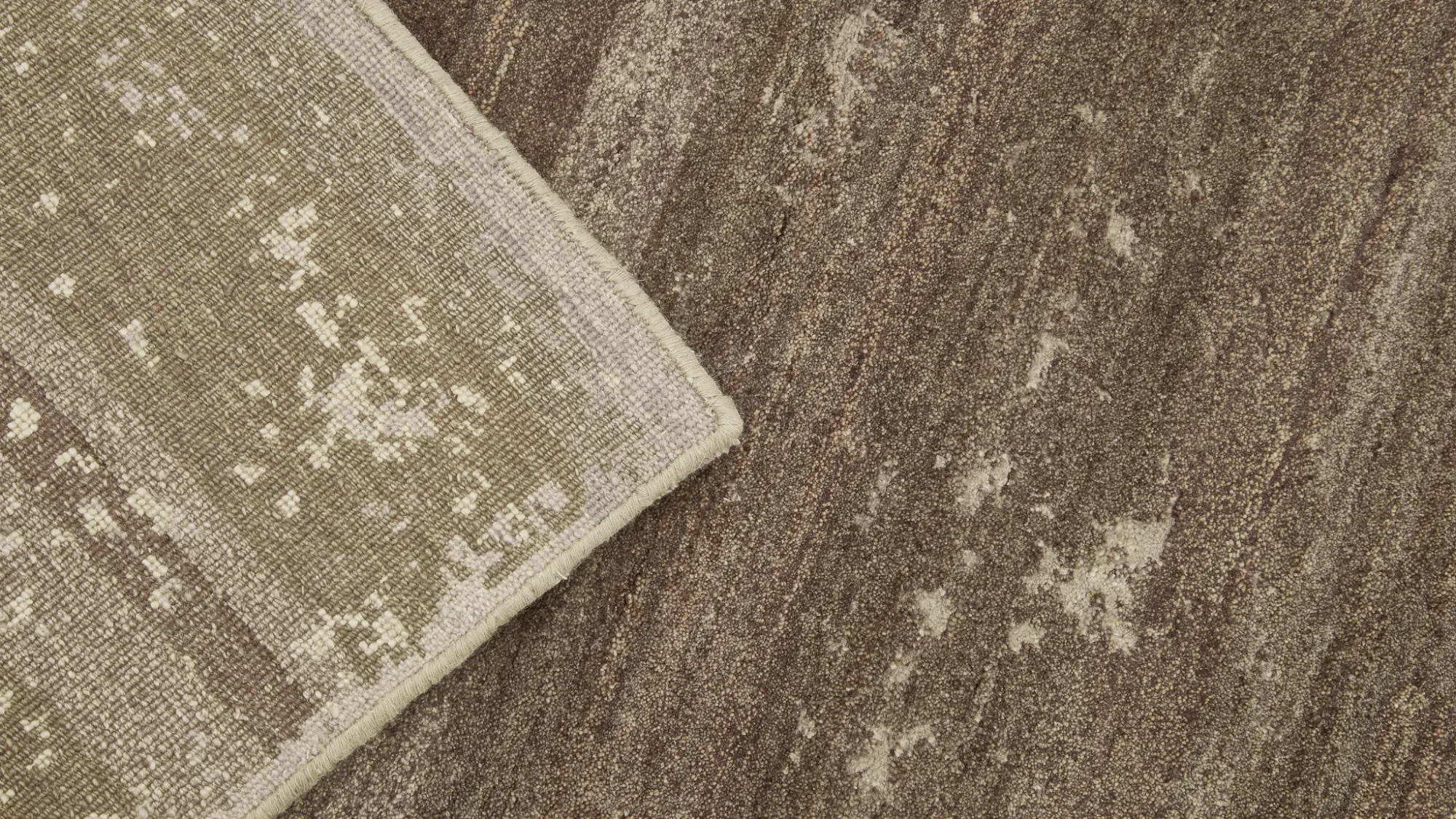 фото ковра GEOMETRIA Beige/Classic Gray от магазина HandsGallery