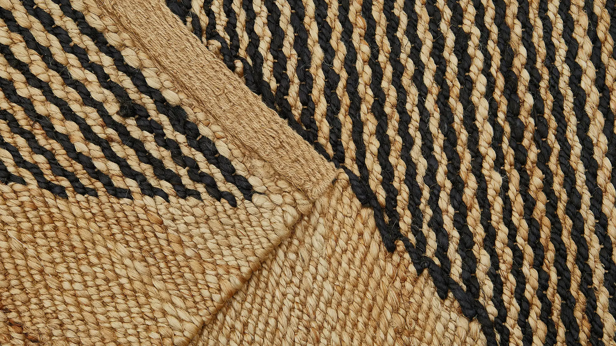 фото ковра DHURRIE Natural/Ebony от магазина HandsGallery